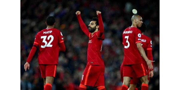 Manchester United cambia de entrenador tras otra derrota ante Liverpool